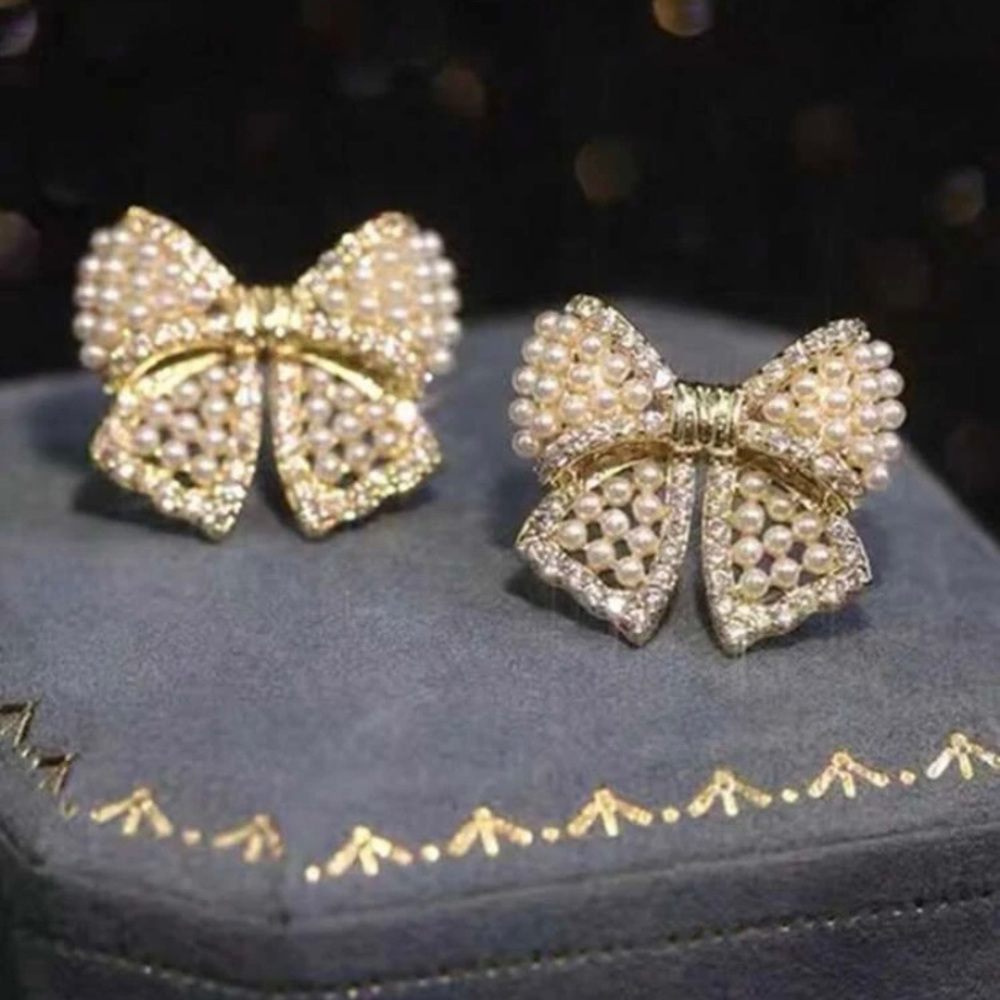 1Pair Faux Pearl Bow Shaped Stud Earrings